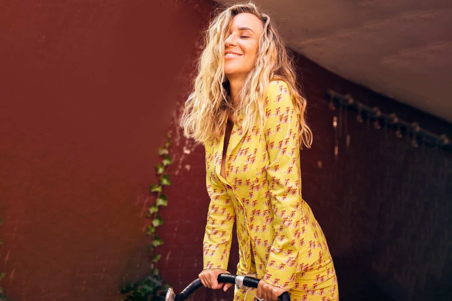 Auch 2026 bleibt W.E.T. by Ines Schneider unverwechselbar – vertraute Silhouetten, neu gedacht, verfeinert und bereit, euch durch das Jahr zu begleiten